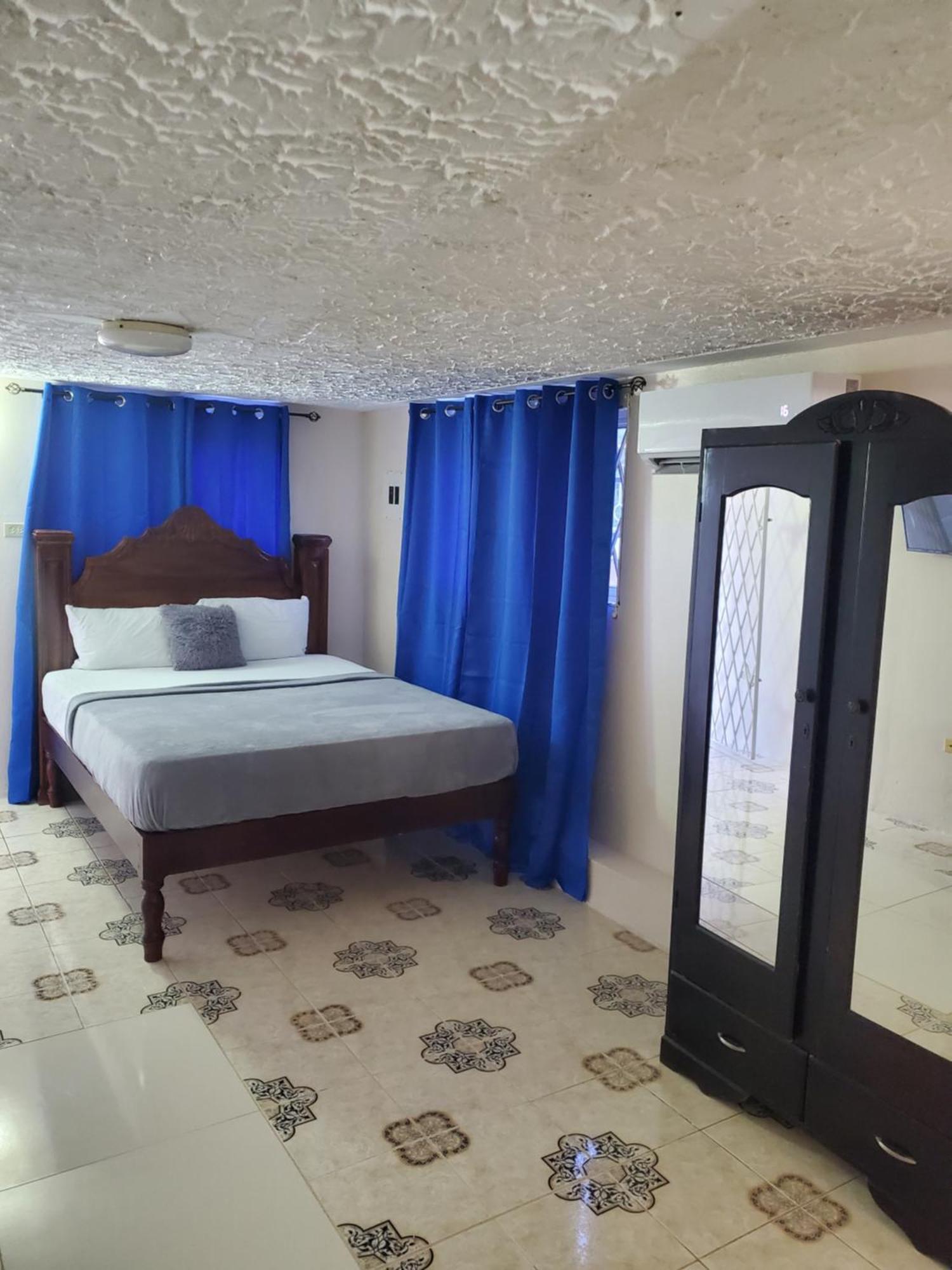 Wizzy Apartment White River Ocho Rios Room photo